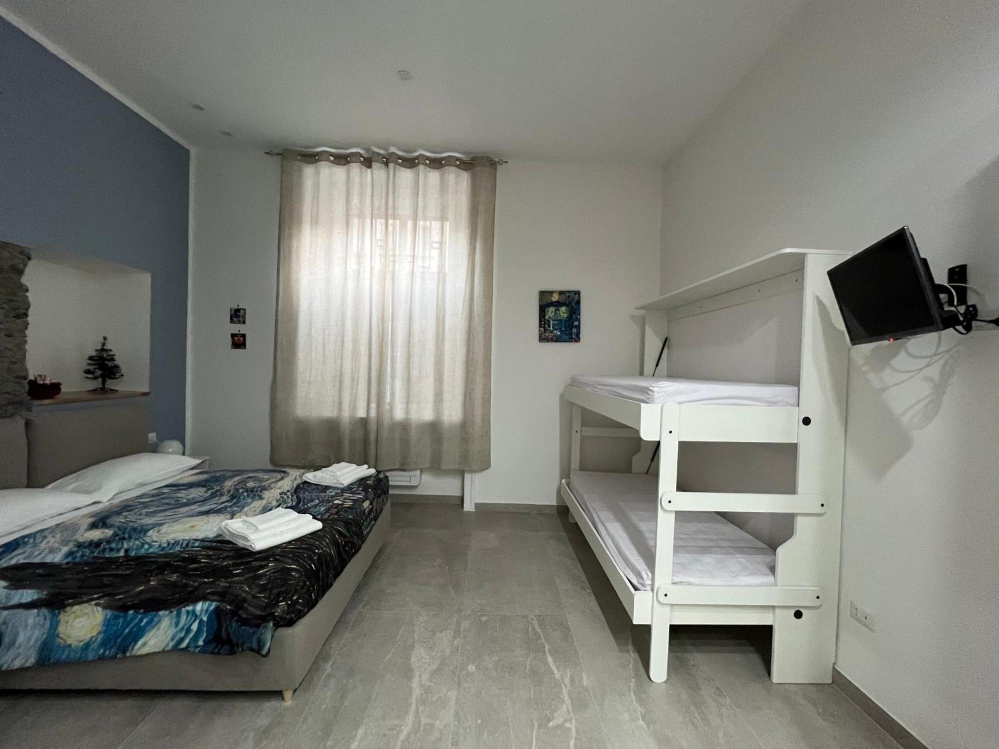 Neapolis Francy Maradona Guest house *